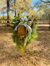 Fresh Christmas Mailbox Arrangement
